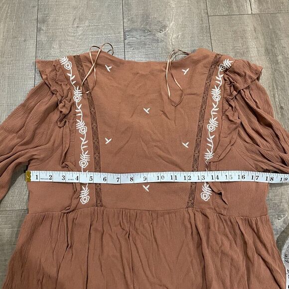 In Loom Women's Boho Peasant Top Size M - Brown with Embroidered Floral Design - Picture 9 of 12